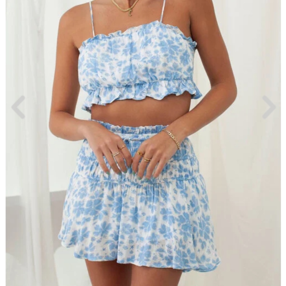 Isabelle’s Cabinet blue floral Santorini set